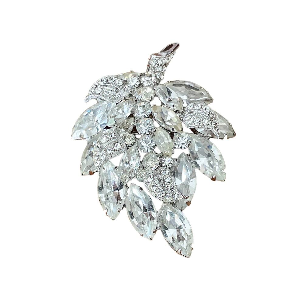 1950s Weiss Brilliant White Rhinestones Polished Rhodium Plated Leaf Pin Brooch